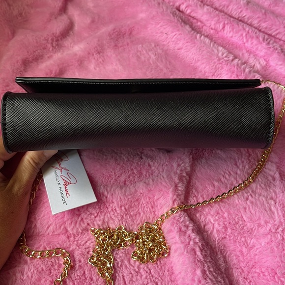 NWT Marilyn Monroe Crossbody with gold chain - Picture 4 of 14